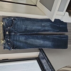 Rock and Republic slifhtly distressed jeans size 26
